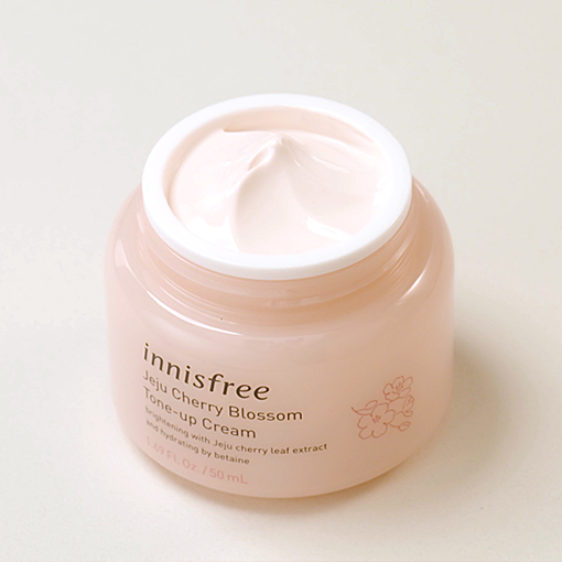 [Innisfree] Тональный крем Dewy glow - с цветками вишни Чеджу 50 мл
