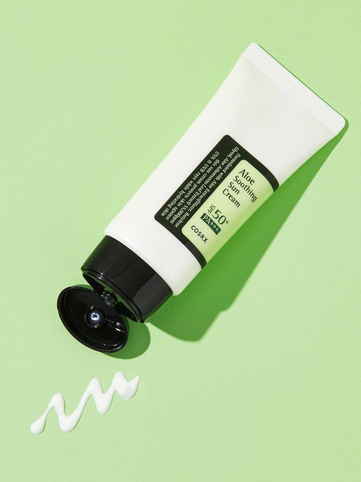 [Cosrx] Успокаивающий солнцезащитный крем с алоэ SPF50+ PA+++ 50 мл